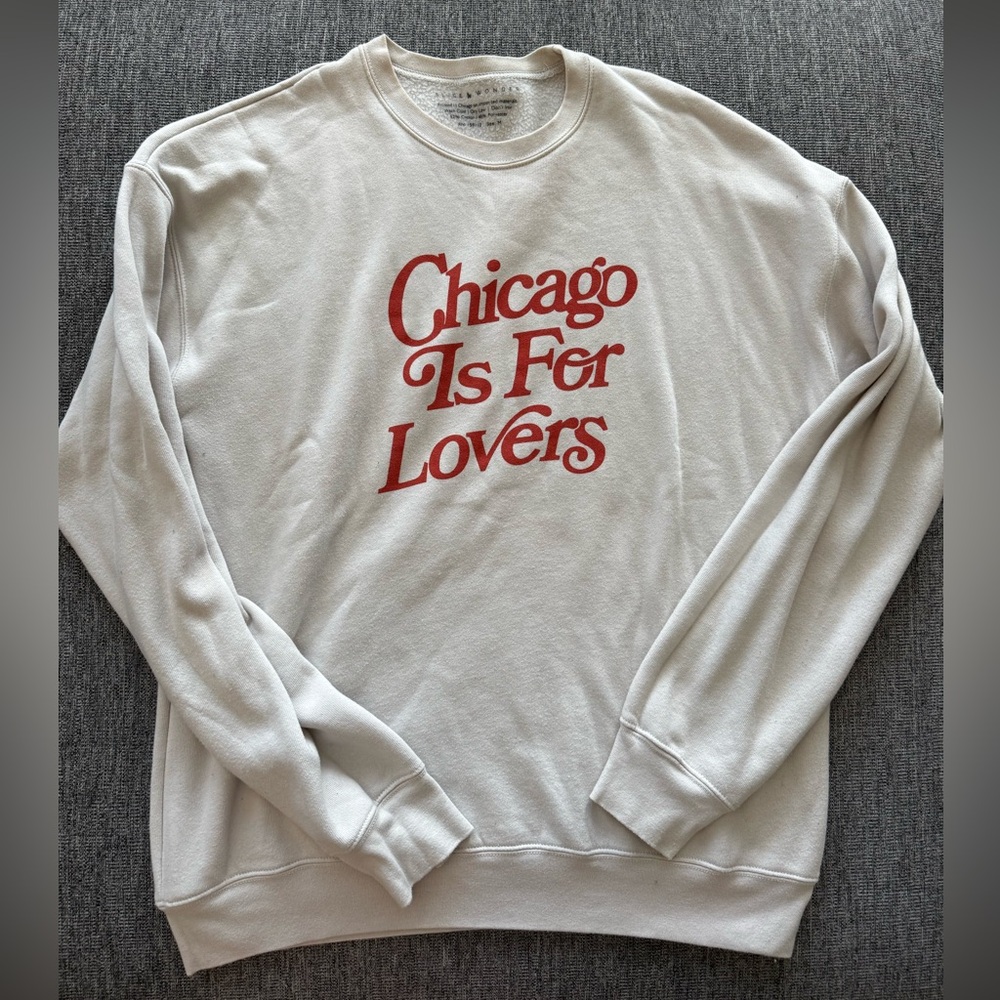 Alice and Wonder White and Red Crewneck Sweatshirt Chicago Is For Lovers Size M